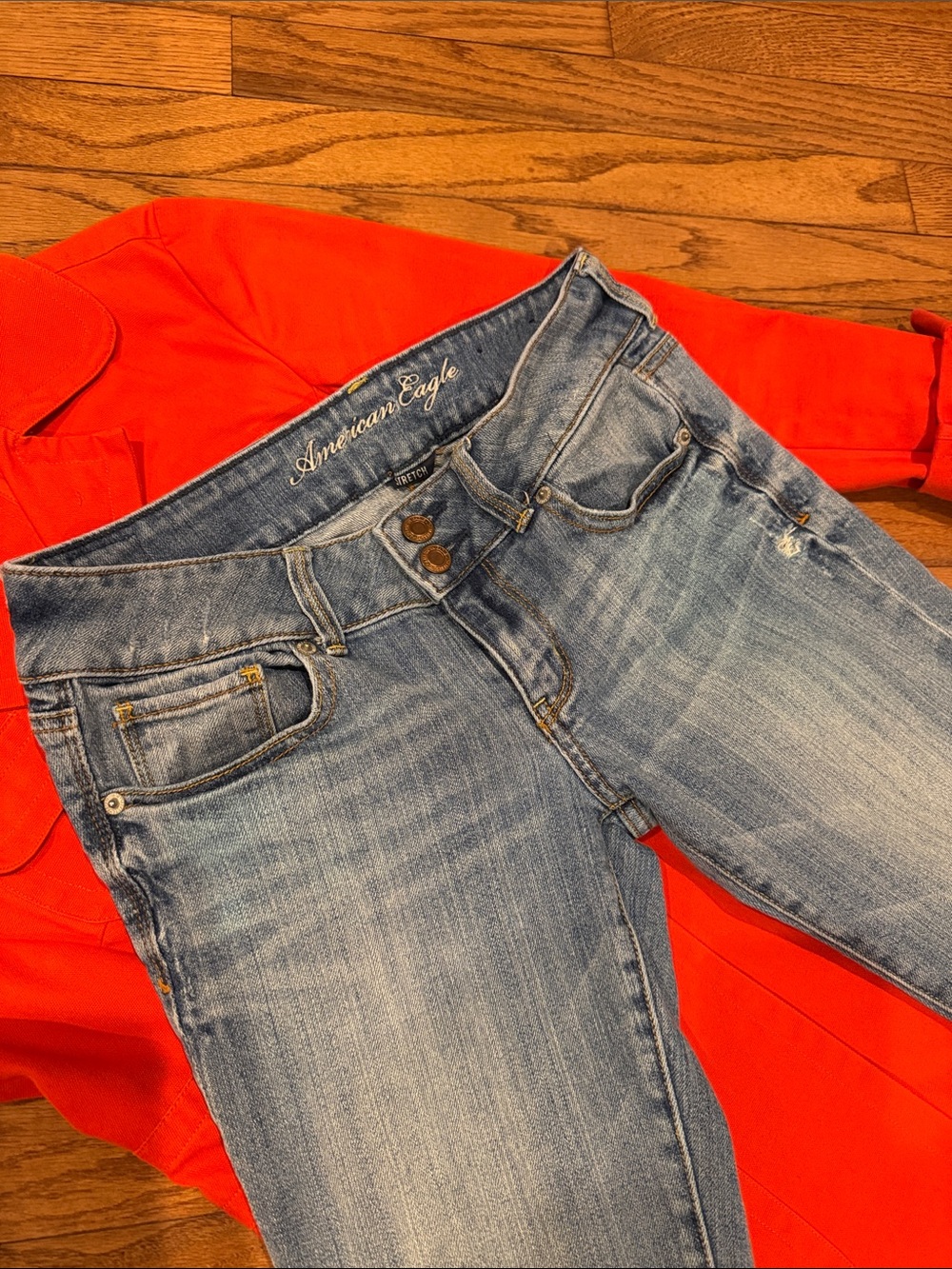 American Eagle Outfitters Light Blue Ankle Jeans - Picture 2 of 8